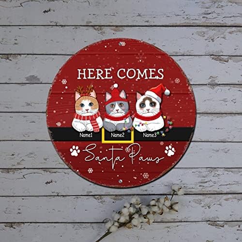 שלט דלת חג מולד שמח שם חתול מותאם אישית כאן מגיע סנטה פאו אדום עגול מתכת שלט פח קישוטי קיר חג המולד מקורה שלט אלומיניום וינטג